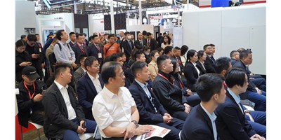 创世纪集团CCMT2024新品颁布会盛大开幕，高端五轴机床引领行业创新潮水